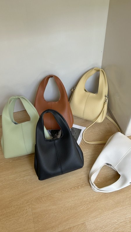 شنطة / كروس شامل كرزة🍒